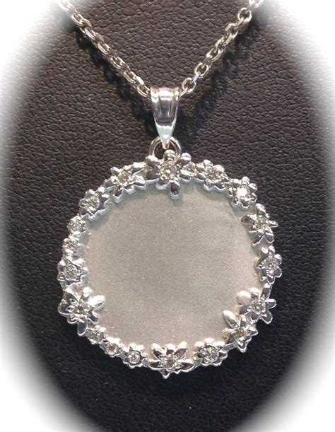 engravable white gold necklace.